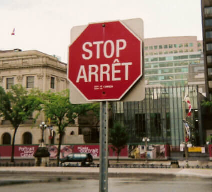 señal de trafico canada bilingue